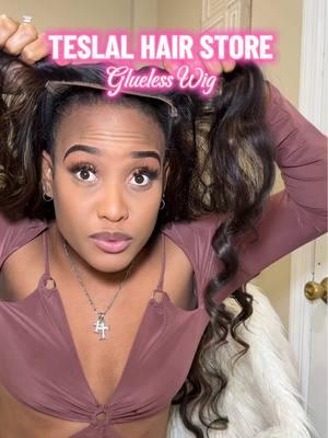 Click the orange shopping cart to purchase… let me know if you guys have any questions… #gluelesswig #gluelesswigs #gluelesswiginstall #wiginfluencer #teslalhair 