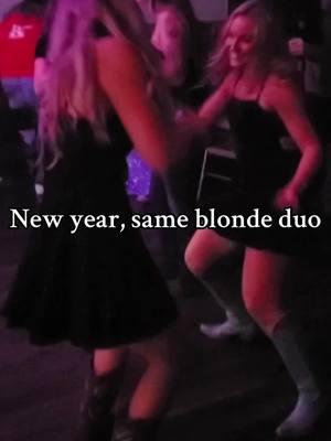 New year, same blonde duo @GracieMay #blondeduo #blondeshavemorefun 