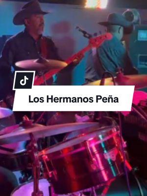 Los Hermanos Peña  “Me Enamore De Ti”  New Years Eve 🔥  GRANDPA•FATHER•SON  These guys have too much fun up on stage can you tell @oscarpena252 @Gillyp  @omarpena69 @Los Hermanos Peña @TripleP10  #lanuevaetapa  #loshermanospena  #3generations #westtexasboys🇨🇱🌵 