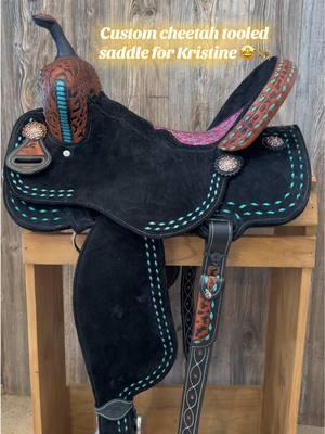 MEOW 🤩 #horsetack #whinneywear #whinneylite #customsaddle 