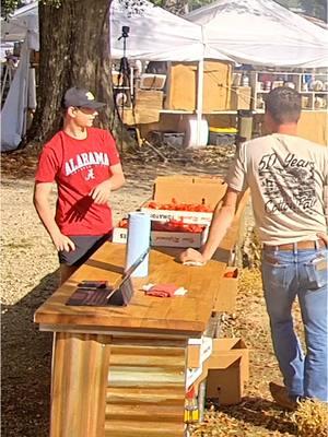 Alabama V Georgia … sorta He be a Dalton and be was a fun interaction after he told me he was a fan after he got me!!! #sports #alabama #georgiabulldogs #faire #crowdwork 