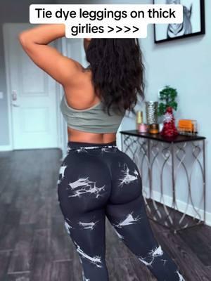 You NEED these leggings ladies 😍 . . . . . . . . #LeggingsCheck #TikTokMadeMeBuylt #Activewear  #OOTD #SquatProof #Comfortiskey #leggings 