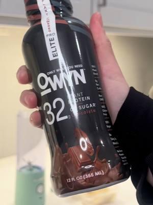 Banana + chocolate = the dream team you didn’t know you needed. 🍌🍫 #OWYN #liveowyn #chocolatebananasmoothie @perezmomo.rn