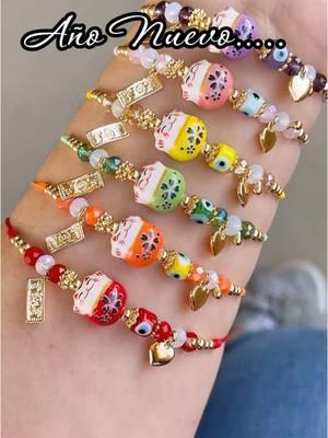 Año nuevo, metas nuevas con YIA Accessories  Shop now! #handmade #bracelets #añonuevo #manekineko #yiaaccessories #newyearresolutions #abundance 