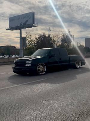 Se ve que te gusto 🚶🏻‍♂️ #fyp #houston #imperiouz #bagged #billets #ondgas #silverado 