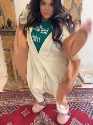 Draft kind of video . . . .  #tacollynn #burritosabanero #latinaproblems #latina #dancing #mexicana #viraldance 