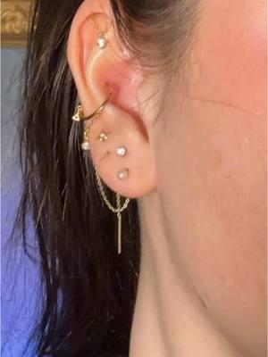 @Liz Cooper🦋 and now im ready for more #newpiercings #filterchooses #hiddenhelix #forwardhelix #earcuration #piercing #nosepiecercing #conch 