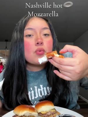 #chilis #chilistrippledipper #nashvillehotmozzarellasticks #nashvillehot #foodies #mukbang #mukbangfoodasmr #mukbangeatingshow #foodasmr #asmr #eatingsounds #chilisbarandgrill #slurpingsounds #eatingasmr #eatingvideo #eatingshow #burgersliders #foryou #fyp #paratii 