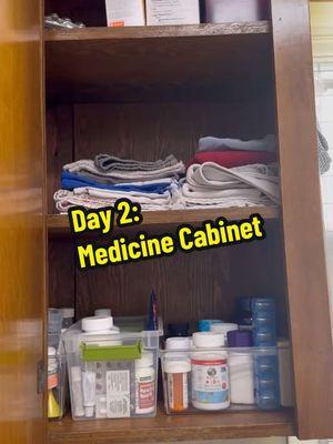 Day 2: cleaned up that medicine cabinet💊 #cajunmamas #organizedlife #OrganizedLiving #motivation #cleaningmotivation #OrganizationGoals #simpleliving #simplelife #oldhouselove #momlife