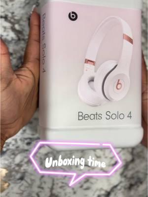 Yallll I had been asking for these for so long and I finally got them 😩😍 Beats Cloud pink headphones! I can not wait to wear these to the gym, & use these to listen to beats to write my music 🥰 #beatssolo4 #beats #unboxingvideo #fy #fyp #pink 