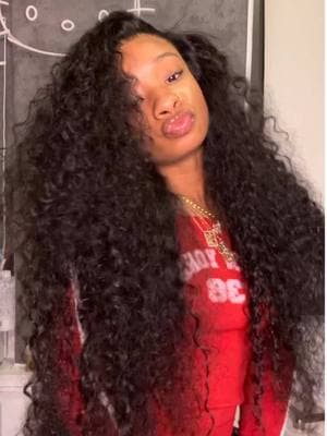 Perfect wig for ALL occasions! Super full & thin lace 😍😍😍! CLICK THE YELLOW CART TO PURCHASE OR LINK IN BIO ❤️ #gluelesswig #fypシ゚viral #viralvideo #viralvideo #trending #hdlace #middlepart #curlywig #deepwave #waterwave #wiginfluencer #wiginstall #wigstylist #meltedlace #flipoverquickweave #install 