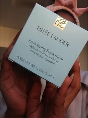 about last night… @Estée Lauder has got you covered 💙🧚🏽‍♀️ @Community X SEEN #esteelauder #giftedbyestéelauder #revitalizingsupreme #nighttimeskincare #communityxseen 