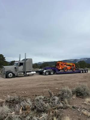 People always ask 307 wheel base must be a pain to turn. No not really! Down hill switchback not bad! #dreamchasing #trucking #largecar #rgn #trucksoftiktok #diesel #godisgood #fyp 