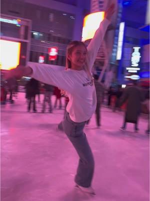 happy friday 🫶🏻🤍 #fyp #IceSkating #abcxyz #figureskating #viral #iceskater #skatingskills #icerink #outsiderink #outsideskatingrink #lalive 