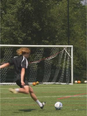 is this my best knuckleball ever? 🤯🎯  #fyp #freekick #knuckleball #jabulani #football #footballer #Soccer #asmr #satisfying