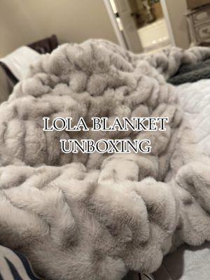 Unbox the @lolablankets  with me  #lolablanket #unboxing #fyp #unboxingvideo 