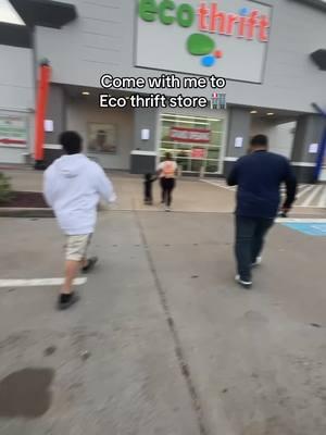 PLEASE WATCHING to the end Went thrifting with my family🤍 #4U #Fyp #ecothrift #houstontx #thrift #shopping #thifted #shop #2025 #thriftfinds #thrifthaul #momof4 #life #thriftedfashion #boymom #spendthedaywithme #yesi_ibania  