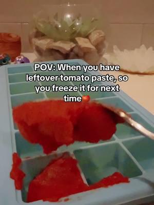 FROM A CLINICAL NUTRITION GRADUATE💗 ⭐️Use silicone freezer trays to freeze leftover tomato paste.  🍅The next time you need tomato paste, just pop out a cube or two.  #KitchenHacks #foodwaste #tomatopaste #mealprepideas #cookingtips #nutritionist #cocinando #foodstorage 