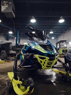 Waiting on the snow 💃📸🦦 #yamaha #yamahasrx #snowmobile #sledding #srx #duramax #dieselsoftiktok #fyp #lml #lmm #duramaxdiesel #trucksoftiktok #newyork 