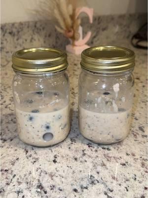 Overnight oats recipe 😋 - scoops of rolled oats  - 4 oz of milk  - 1 scoop of chia seeds  - 1 scoop of greek yogurt  - 1 scoop of peanut butter  - 1 scoop of blueberries  - 1 scoop of dark chocolate chips  #overnightoats #oatsrecipe #overnightoatsrecipe #breakfastideas #breakfastrecipes 