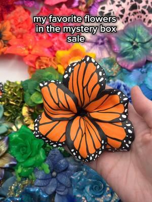 Tomorrow (January 4th at 6pm CST), the mystery boxes go live on my website✨️💖 There are a few experimental flowers in this video. Not sure where I was going with the bead one, but I kinda like it.  ____________ Sculpted from polymer clay. Every flower has a wall hanger on the back! ✨️ * * * * * * * * #polymerclay #polymerclayart #clayart #clayflowers #FloralSculpture #mixedmedia #uniquewallart #uniquestyle #uniquehomedecor #wallgallery #gallerywall #minneapolisartist 