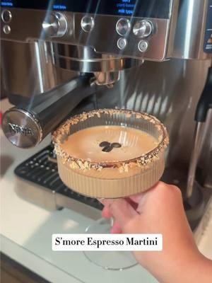 Easy S’more Espresso Martini recipe 😍 1 shot of coffee, 1 shot of Vodka & 1 shot of Baileys 😍 Super easy!! #smores #smoresmartini #espressomartini #shark #sharkcoffeemachine #coffeemaker #coffeemachine @Shark Home #ninjacafeluxe #espressomartinirecipe 