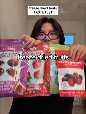 a lil freeze dried fruit taste test 🍏🍓🍫okay now I need to try some @Trü Frü 👀#freezedriedfruits #freezedriedsnacks #snacktastetest 