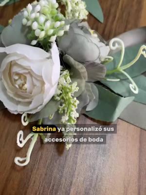 Descubre más en el 🔗 que te dejé en nuestro perfil! 👉🏼 Personalizamos corbatas, liguero de novia, boutonnières, mancuernillas, clips, pines, pañuelos y más!!!  #bodas2025 #matrimonio #novios #accesorios #bodasoñada #amor #karlabridgemx 