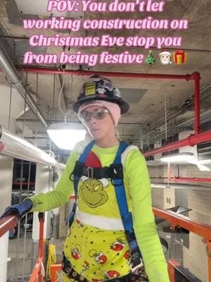 Been so busy with work, kids, and the holidays that I forgot to post this lil clip from working Christmas Eve😬 I was so happy I finally got a chance to wear my Grinch bibs to work🤣😂🤣#tradeswomenbuildnations #constructionlife #grinchatwork 