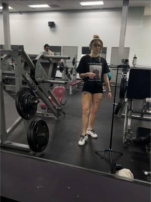 Leggies today - Did some other exercises I didn’t record. It’s harder than I thought to record your workout LOL  but it was fun! Vlog #1 is done.  #workout #legs #diabetes #gym #neverskiplegday 