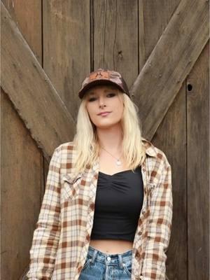 You better think twice before you mess with her.🔥💪🏻 #strongwomen #strongwoman #stronggirl #stronggirls #toughgirl #backwoods #smalltown #camo #singer #songwriter #country #music #countrymusic #singing #countryartist #countrysinger #countryboys #countryboy #countrygirl #countrygirls  #countrymusiclovers #countrymusicfans #countryliving #countrylife #countrytiktok #countrymusictiktoks #countrymusictiktok #countrysongs 