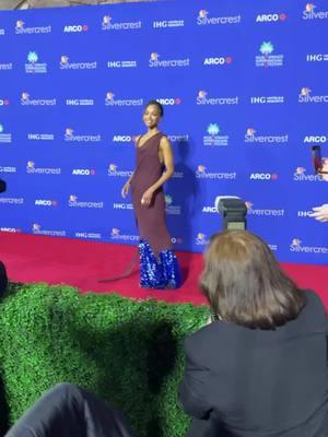 Zoe Saldaña poses for photos at #PSIFF 