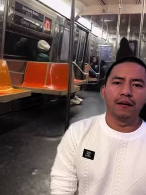 #greenscreenvideo joven latino fue golpeado en un tren de New  York #newyork #segundaparte #paratii 