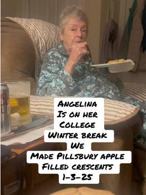 #fyp #nanabanana1932 #nanabanana1932caregivermelissa #caregiver #fridaynight #grandchild #greatgrandma #dementia #alzheimers 