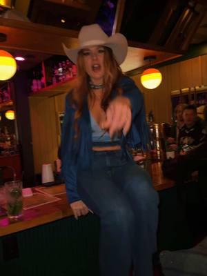 Living in my “Coyote Ugly” era #coyoteugly #nashville #denimondenim #90saesthetic #demps 