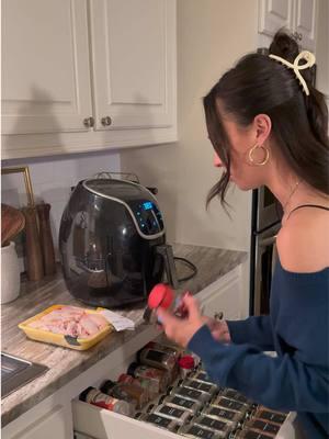 Somethin’ a little different than my normal cooking videos tonight… let’s have some fun😜 #cookwithme #wingnight #chickenwings #marriedlife #marriage #dinnertime #dinnerwithme #DinnerIdeas #dinneridea #easydinnerideas 