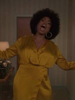 Of Course Jennifer Hudson was gonna bring all the soul singing this classic theme song!  #thejeffersons #blacksitcoms #jenniferhudson #vocals #singer #jhud #princessofsoul 