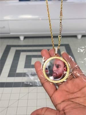 Come Assemble This Beautiful Gold Custom Photo Circle Pendant With Me 🤩 #SmallBusiness #CustomStyle #ajuniquecreationsllc #jewelry #handmade #fyp #support #viral #trendingvideo #memorialpiece #sublimation #necklace #pendant #circlependant #photopendant #jewelrymaking #trending #custommade 