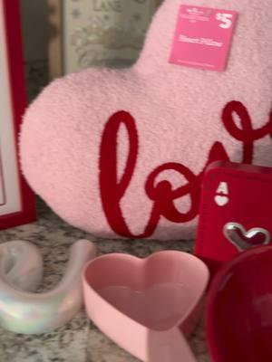 Valentines Decor Dollar General Edition 💕❤️ #valentines #valentineshaul #galentinesparty #galentinesdecor #galentine #valentinesdecor #dollargeneralfinds #dollargeneral #dollargeneralhaul #justforfun #iykyk #paratiiiiiiiiiiiiiiiiiiiiiiiiiiiiiii #fypシ 