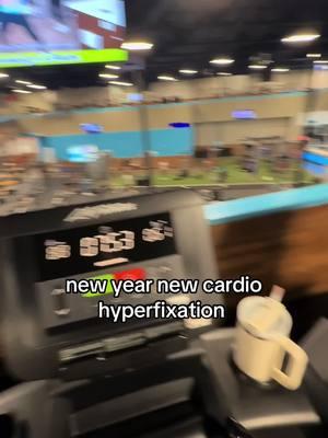 who would’ve thought Randy running ?!!!! Not me but this year I become a runner #newyearnewme #cardioqueen #treadmill #runner 