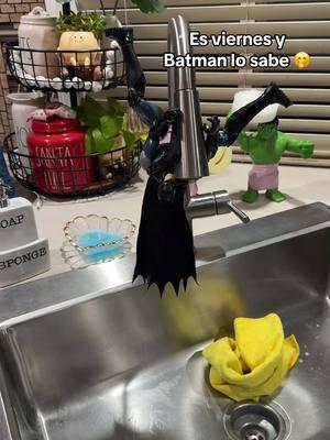 Este el trabajo de Batman los fines de semana 😂  . . #stopmotion #stopmotiontrend #stopmotionanimation #stopmotioncleaning #stopmotionsounds #stopmotionvideos #fyp #funny #funnyvideos #batman #parati #viral #viraltiktok #tiktok #video #viralvideo #fypシ 