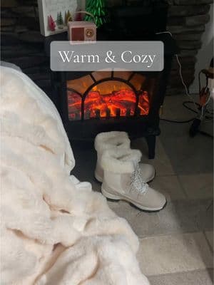 #fyp #live #warmup #cozy  #winterboots #heater #blanket #furblanket #staywarm #blissbalmslime 