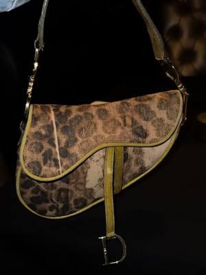 <3 vintage Dior 🐆  #fyp #diorsaddlebag #vintage#purses#bags#dior #demuretsy #miamidesigndistrict 