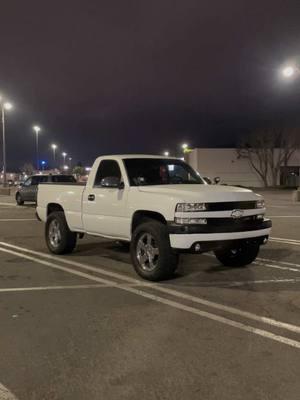 #fyp #singlecab #bubbleeye #lifted #silverado #nbs #chevy #2000 #cortitas #trucks #trocas 