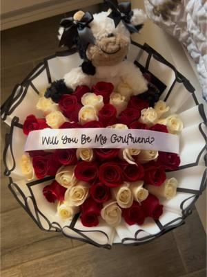 Will you? 💌 #chicago #chicagoflorist #floristsoftiktok #florist #flowers #bouquetofflowers #ramo #ordernow #rose #flowersforyou #forher #fyp #parati #ramoderosas #rosafied #onyourpage #cow #cowplush #willyoubemygirlfriend #askherout #forher #flowersforher #girlfriend #novia #quieresserminovia 