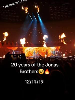 The best trio. @Jonas Brothers . . . . . .  #jonasbrothers #thejonasbrothers #jonasbrothersconcert #jobros #joejonas #nickjonas #Kevinjonas #burningup #theforum #california #losangeles #concert #20 #20years #fypシ #foryou #foryoupage #fyppppppppppppppppppppppp #viral