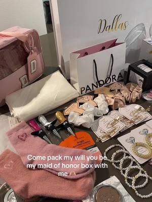 Making my will you be my maid of honor box👰🏼‍♀️💒 #wedding #bride #groom #maidofhonor #bridesmaid #tomford #foryou #engaged #dior #junebride #willyoubemymaidofhonor #teambride 