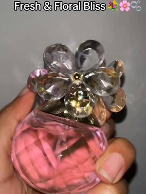 This one is for the floral lovers. 💐🌸🫧 #perfumetiktok #floralfragrance #perfumetok #fyp