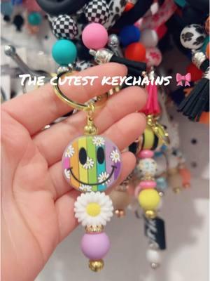 The cutest keychains 💝 #keychains #flowerkeychain #bee #beeleychain #honeybee #cutebee #CuteKeychains #beadedkeychains #siliconebeads #beads #hummingbird #bird #religious #psalm