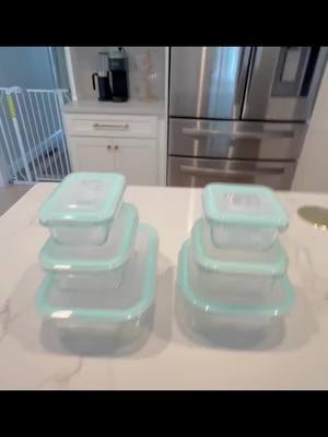 Glass storage containers. Found us a gem right here! #glassfoodstoragecontainers #mealprep #kitchenorganization #sustainableliving #VocêNasceuParaMudar #vtopmart 